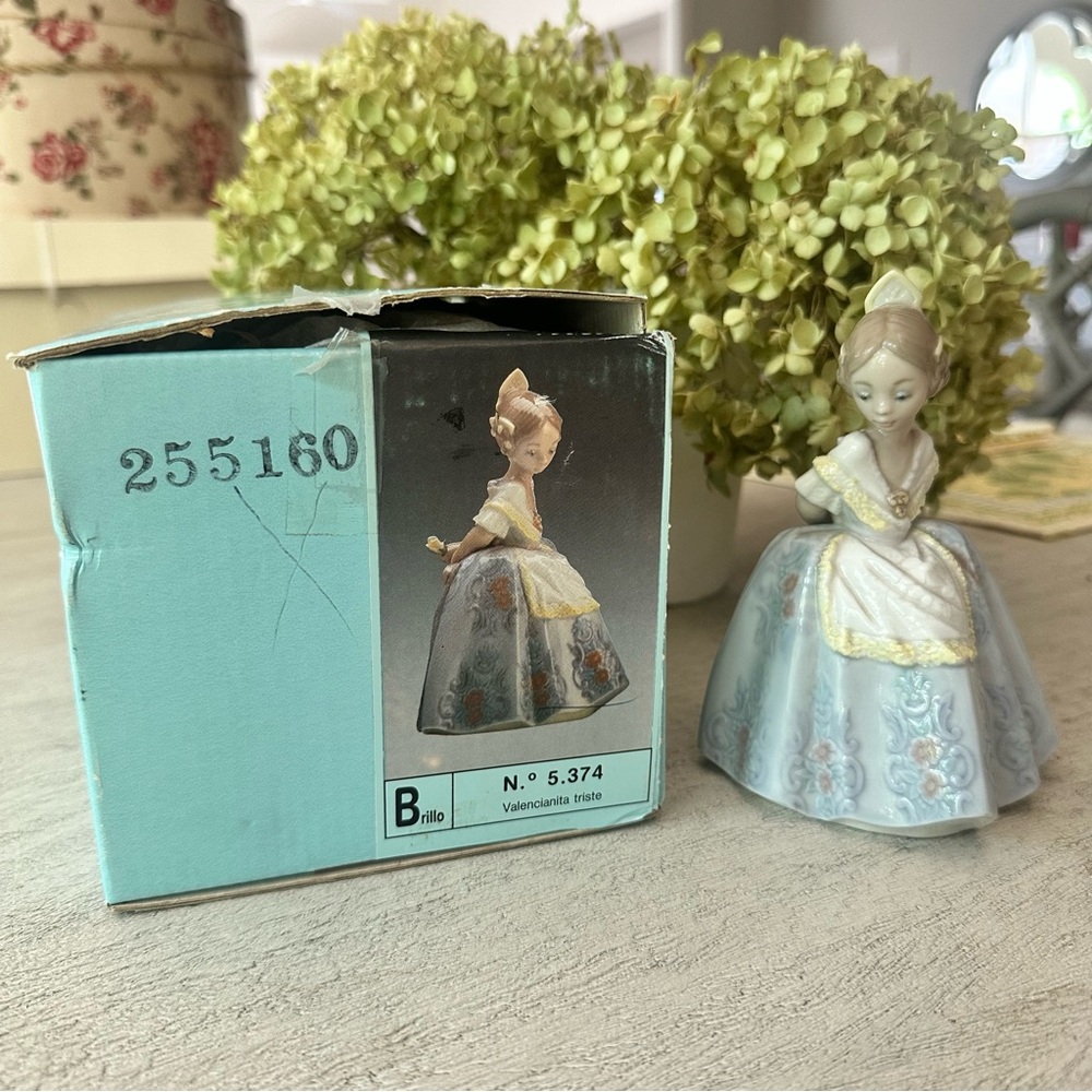 Lladro “Pepita” 5375 *rare+retired* Porcelain figurine MINT condition w/box! - Picture 6 of 9